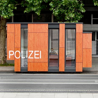 Illustration for article titled That's One Sexy-Looking Mobile Police Station